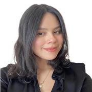 Me defino como una persona muy alegre, muy tolerante y con las ideas muy claras, implicada y comprometida con mi trabajo y estudios